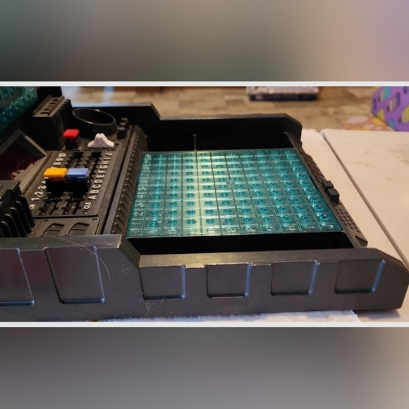 Milton Bradley Electronic Battleship Game Model  Vintage 1982 + Code Book - Picture 8 of 13